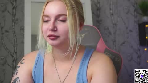 Snapshot of moon_valkyriie chatting on 5, 1, 2026 Emilia online show from 5, 1, 2026