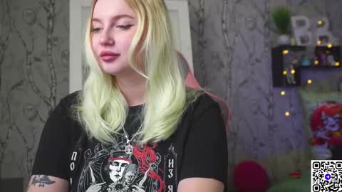 Snapshot of moon_valkyriie chatting on 6, 1, 2026 Emilia online show from 6, 1, 2026