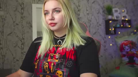 Snapshot of moon_valkyriie chatting on 3, 2, 2026 Emilia online show from 3, 2, 2026