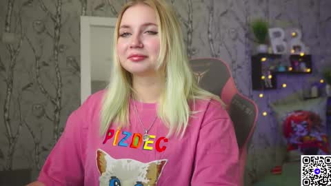 Snapshot of moon_valkyriie chatting on 5, 2, 2026 Emilia online show from 5, 2, 2026