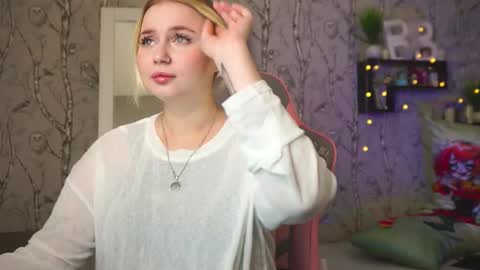 Snapshot of moon_valkyriie chatting on 3, 3, 2026 Emilia online show from 3, 3, 2026