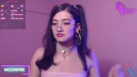 Snapshot of moonfiredance chatting on 25, 11, 2025 Nicky online show from 25, 11, 2025