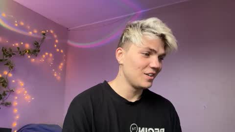 moonflamek online show from 21, 12, 2025