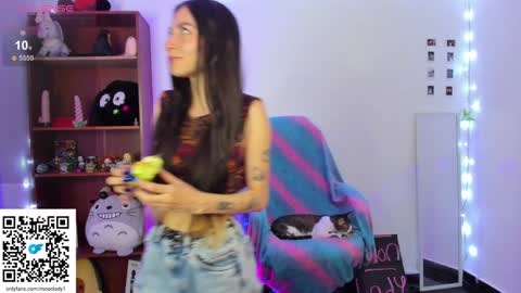 Snapshot of moonlady_ chatting on 8, 12, 2024 MOON online show from 8, 12, 2024