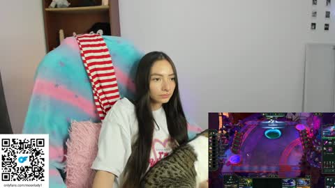 Snapshot of moonlady_ chatting on 21, 12, 2024 MOON online show from 21, 12, 2024