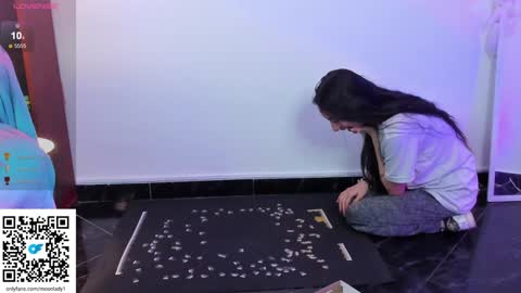 Snapshot of moonlady_ chatting on 1, 2, 2025 MOON online show from 1, 2, 2025