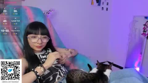 Snapshot of moonlady_ chatting on 3, 10, 2025 MOON online show from 3, 10, 2025