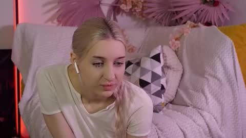 moonliora online show from 21, 3, 2026