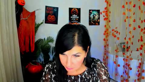 Snapshot of moonvelour chatting on 26, 10, 2025 Ask me online show from 26, 10, 2025