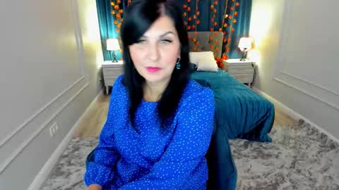 Snapshot of moonvelour chatting on 13, 11, 2025 Ask me online show from 13, 11, 2025