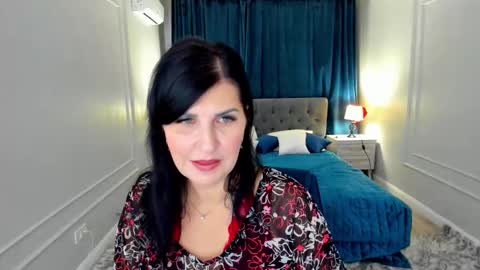 Snapshot of moonvelour chatting on 25, 11, 2025 Ask me online show from 25, 11, 2025