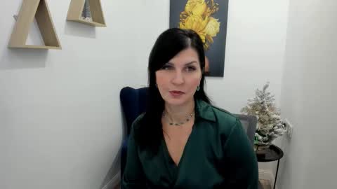 Snapshot of moonvelour chatting on 4, 12, 2025 Ask me online show from 4, 12, 2025