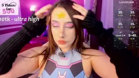 Snapshot of moranakit chatting on 20, 11, 2025 Morana Mayer online show from 20, 11, 2025