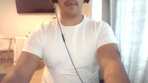 Snapshot of morenolatin19 chatting on 26, 10, 2025 Jos Luis online show from 26, 10, 2025