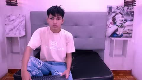 Snapshot of mortelle_ chatting on 11, 11, 2025 MORTELLE online show from 11, 11, 2025