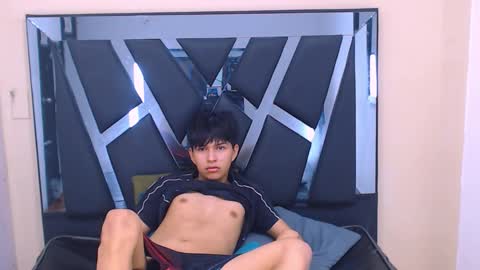 Snapshot of mortelle_ chatting on 28, 11, 2025 MORTELLE online show from 28, 11, 2025