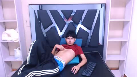 Snapshot of mortelle_ chatting on 1, 12, 2025 MORTELLE online show from 1, 12, 2025