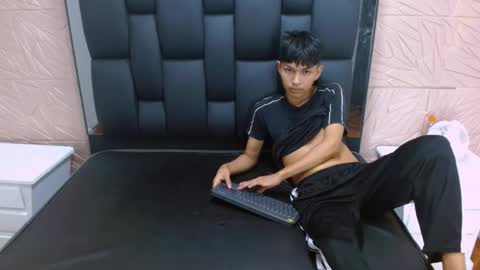 Snapshot of mortelle_ chatting on 22, 12, 2025 MORTELLE online show from 22, 12, 2025