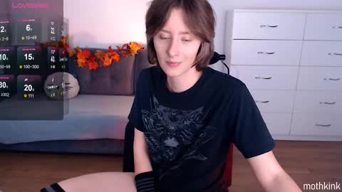 Snapshot of mothkink chatting on 17, 10, 2025 mothkink Moth  -  online show from 17, 10, 2025