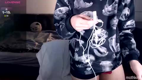 Snapshot of mothkink chatting on 12, 11, 2025 mothkink Moth - online show from 12, 11, 2025