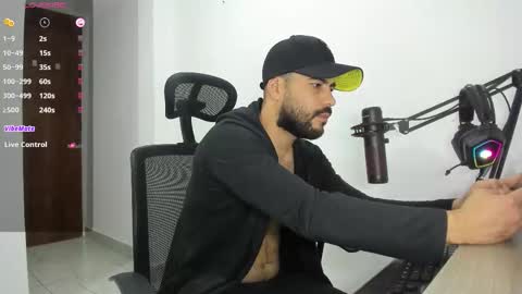 Snapshot of mr_chr1s chatting on 13, 10, 2025 chris online show from 13, 10, 2025