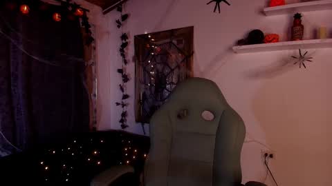 MIKEE online show from 15, 10, 2025