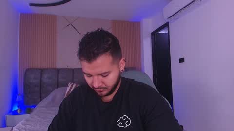 MIKEE online show from 12, 2, 2026