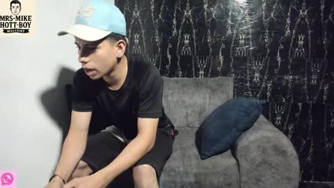 Snapshot of mr_mikehott_8 chatting on 16, 12, 2025 mr_mikehott_8 online show from 16, 12, 2025