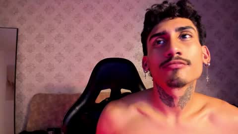 Snapshot of mr_strike chatting on 24, 11, 2025 MR online show from 24, 11, 2025