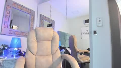 Snapshot of mr_strike chatting on 30, 11, 2025 MR online show from 30, 11, 2025