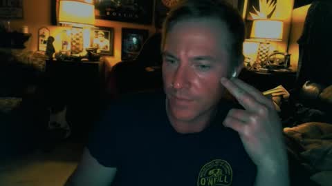 Snapshot of mrmurdoch chatting on 21, 10, 2025 Mr. Murdoch online show from 21, 10, 2025