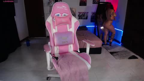 Snapshot of ms_ratuelita chatting on 27, 10, 2025 Manuela3 online show from 27, 10, 2025