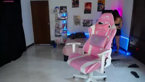 Snapshot of ms_ratuelita chatting on 18, 11, 2025 Manuela3 online show from 18, 11, 2025