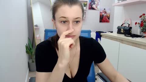 Snapshot of muriel_elvin chatting on 20, 10, 2025 muriel_elvin online show from 20, 10, 2025