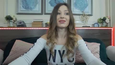 Luna  online show from 3, 2, 2026