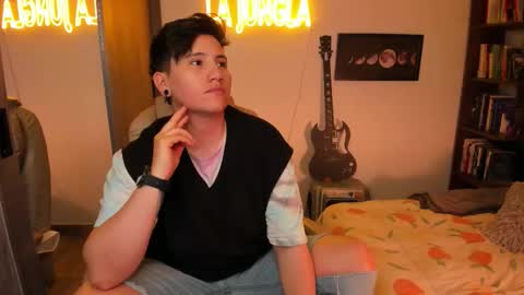 Snapshot of musicayluna chatting on 24, 10, 2025 VALENTINA Luna online show from 24, 10, 2025