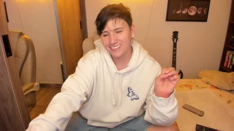 Snapshot of musicayluna chatting on 15, 11, 2025 VALENTINA Luna online show from 15, 11, 2025