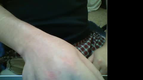 Snapshot of muzicdaddy4200 chatting on 18, 11, 2025 SubDaddy420 online show from 18, 11, 2025