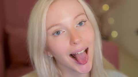 STELLA  Im here today online show from 2, 3, 2025