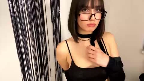 Snapshot of mylittlemolly chatting on 19, 11, 2025 mylittlemolly online show from 19, 11, 2025