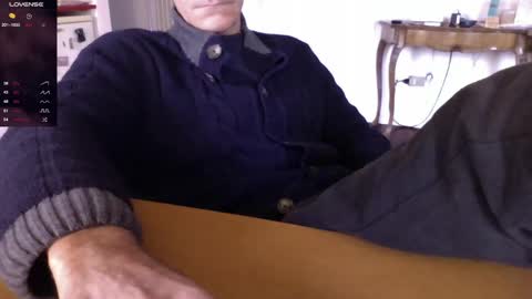 Bi sexy guy lovense hush is on private is open or password show tip if you like. online show from 15, 12, 2024