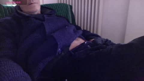 Bi sexy guy lovense hush is on private is open or password show tip if you like. online show from 8, 2, 2025