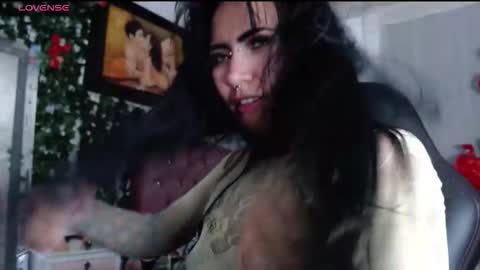 Snapshot of myomi_nix chatting on 23, 10, 2025 myomi online show from 23, 10, 2025