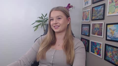 Snapshot of mysteryericax chatting on 13, 12, 2024 Erica online show from 13, 12, 2024