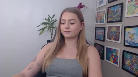 Snapshot of mysteryericax chatting on 16, 12, 2024 Erica online show from 16, 12, 2024