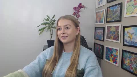 Snapshot of mysteryericax chatting on 7, 1, 2025 Erica online show from 7, 1, 2025