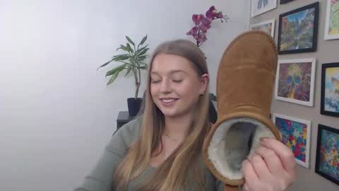 Snapshot of mysteryericax chatting on 16, 1, 2025 Erica online show from 16, 1, 2025