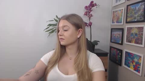 Snapshot of mysteryericax chatting on 11, 3, 2025 Erica online show from 11, 3, 2025