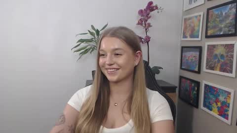 Snapshot of mysteryericax chatting on 11, 3, 2025 Erica online show from 11, 3, 2025