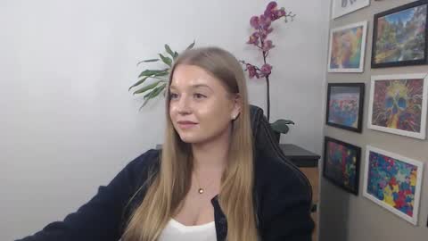 Snapshot of mysteryericax chatting on 11, 3, 2025 Erica online show from 11, 3, 2025